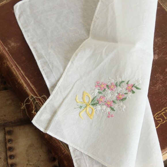 Vintage Handkerchief, White Linen with Pink and White Floral Embroidered Hankie - Picture 8 of 10